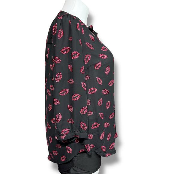 Torrid Womens Blouse Top Shirt Pullover Tie Collar Lip Print Black Pink Size 1 - Picture 3 of 12